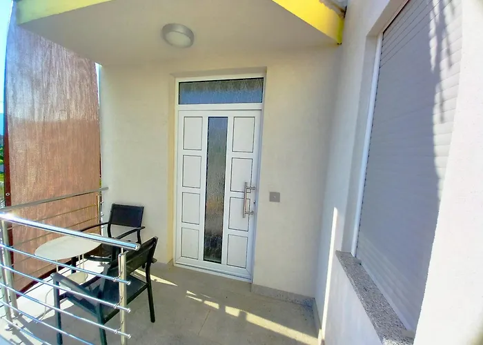 Apartments Villa Ornamenta - 5Min To Beach - Free Parking