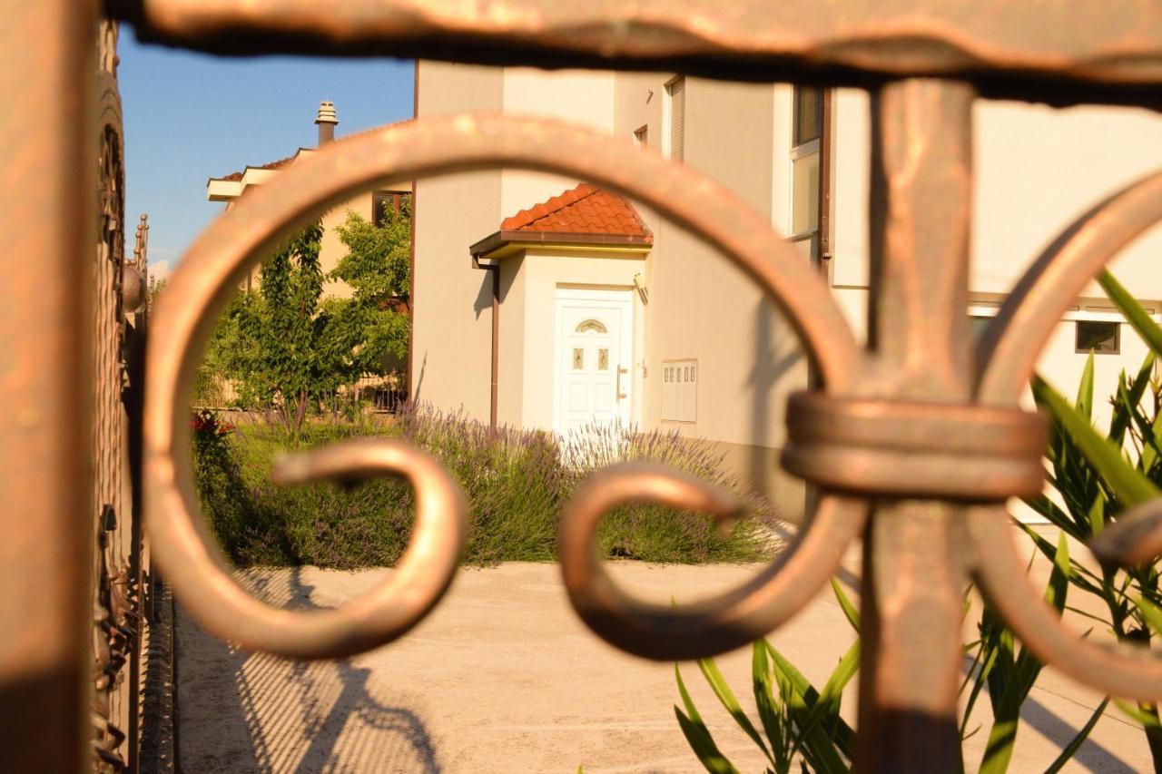 Apartament Ornamenta - 5min To - Free Parking