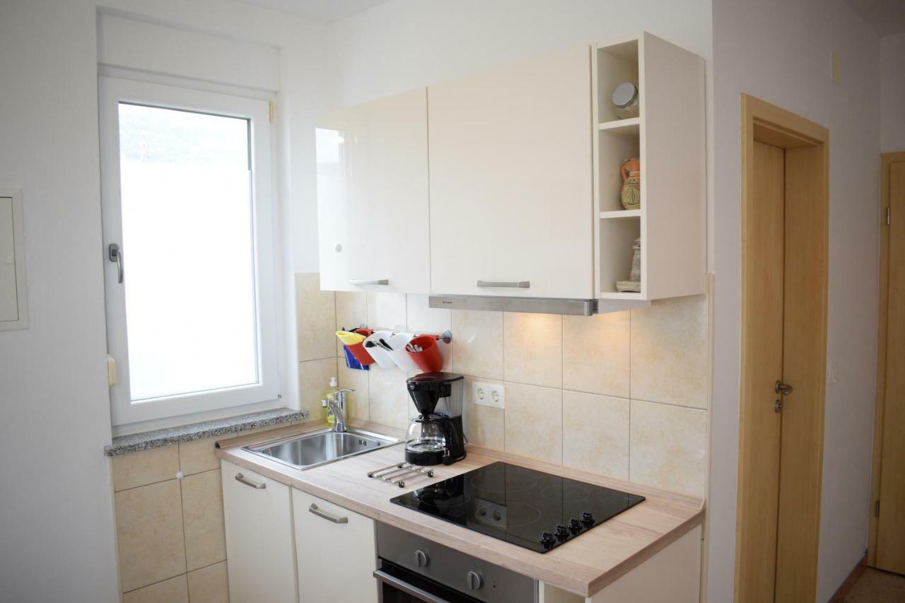 Ornamenta - 5min To - Free Parking Apartament Kaštela